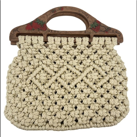 VINTAGE 70’s Macramé Boho Strawberry Handle Cream Woven Clutch Boho - Picture 4 of 8